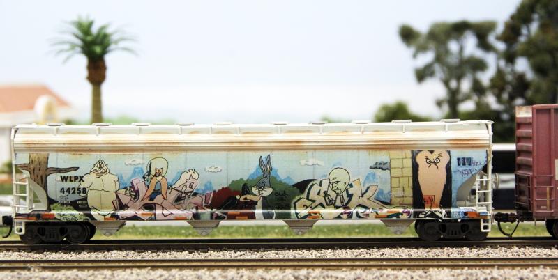 #GD-001 Modern Graffiti, HO – Loony Tunes mural on WLPX plastic hopper